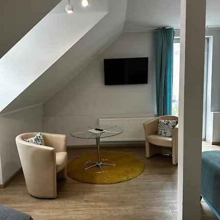 Konukevi Hotelpension Am Dom